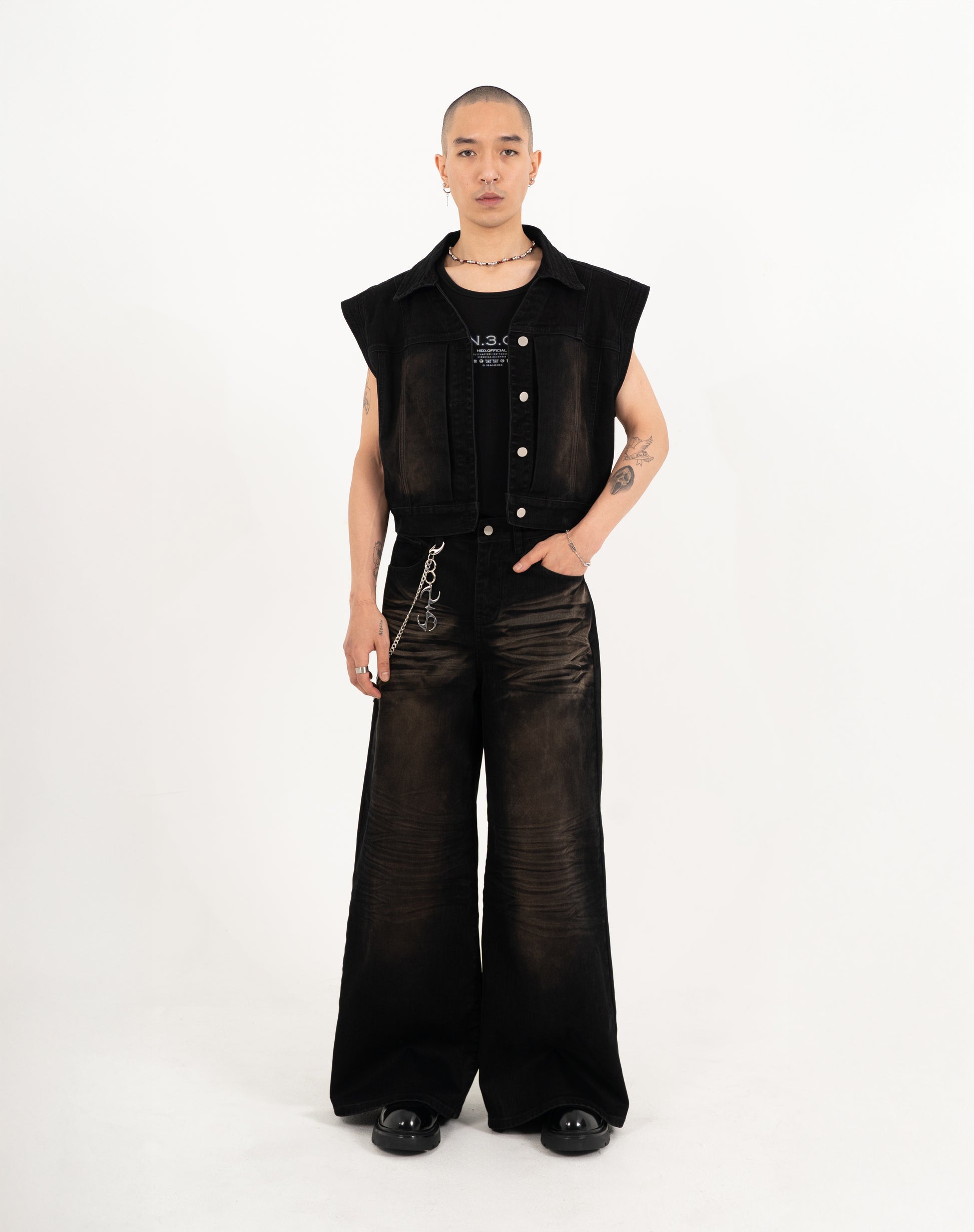 N E O CH.2 Faded Wrinkle Sleeveless Outerwear