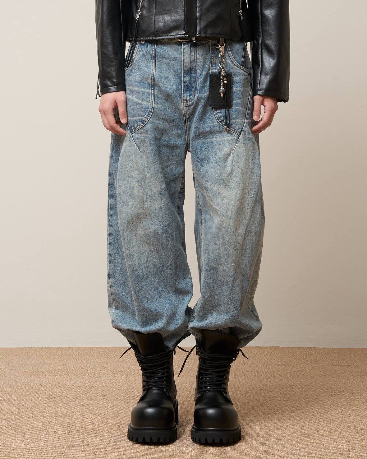 Vol.3 Ch.2 Relaxed Curved-Seam Jeans