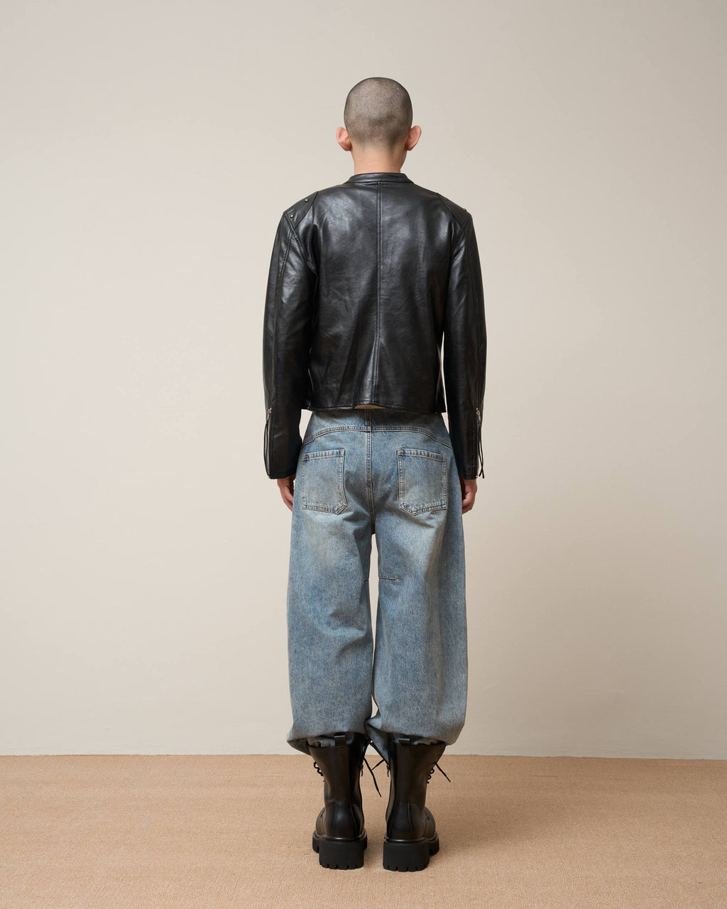 Vol.3 Ch.2 Relaxed Curved-Seam Jeans