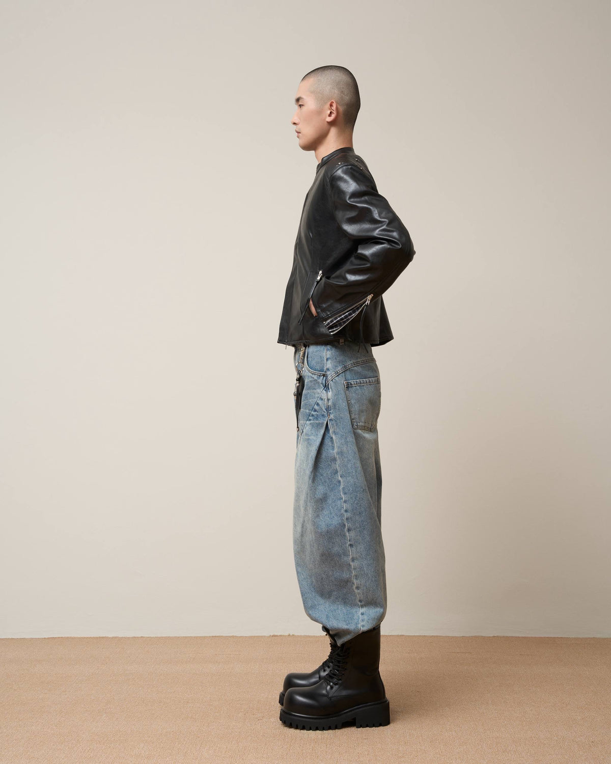 Vol.3 Ch.2 Relaxed Curved-Seam Jeans