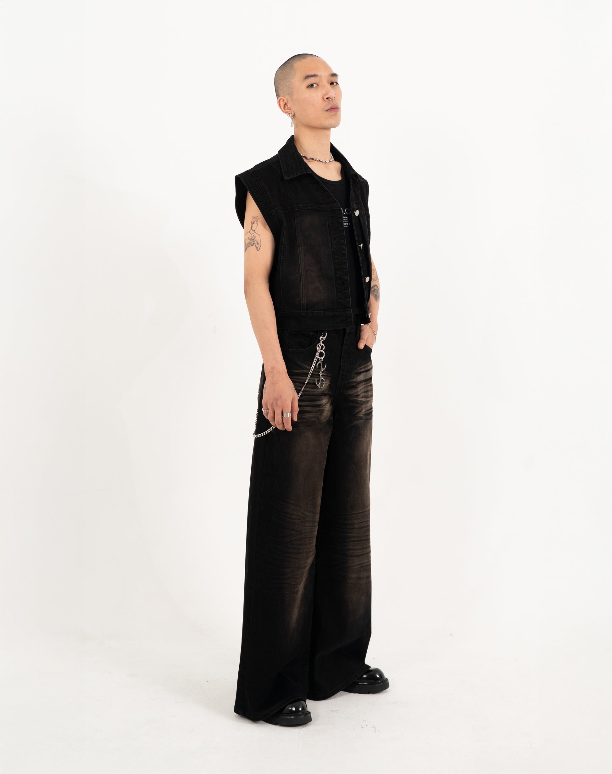 N E O CH.2 Faded Wrinkle Sleeveless Outerwear