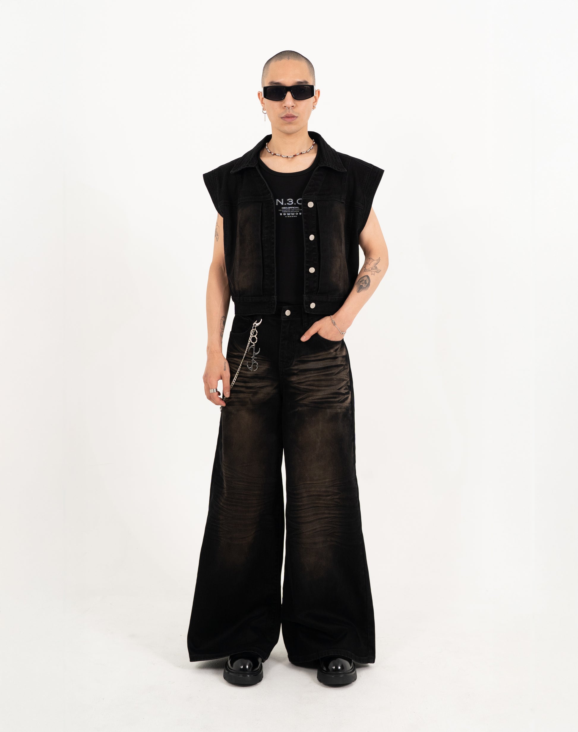 N E O CH.2 Faded Wrinkle Sleeveless Outerwear