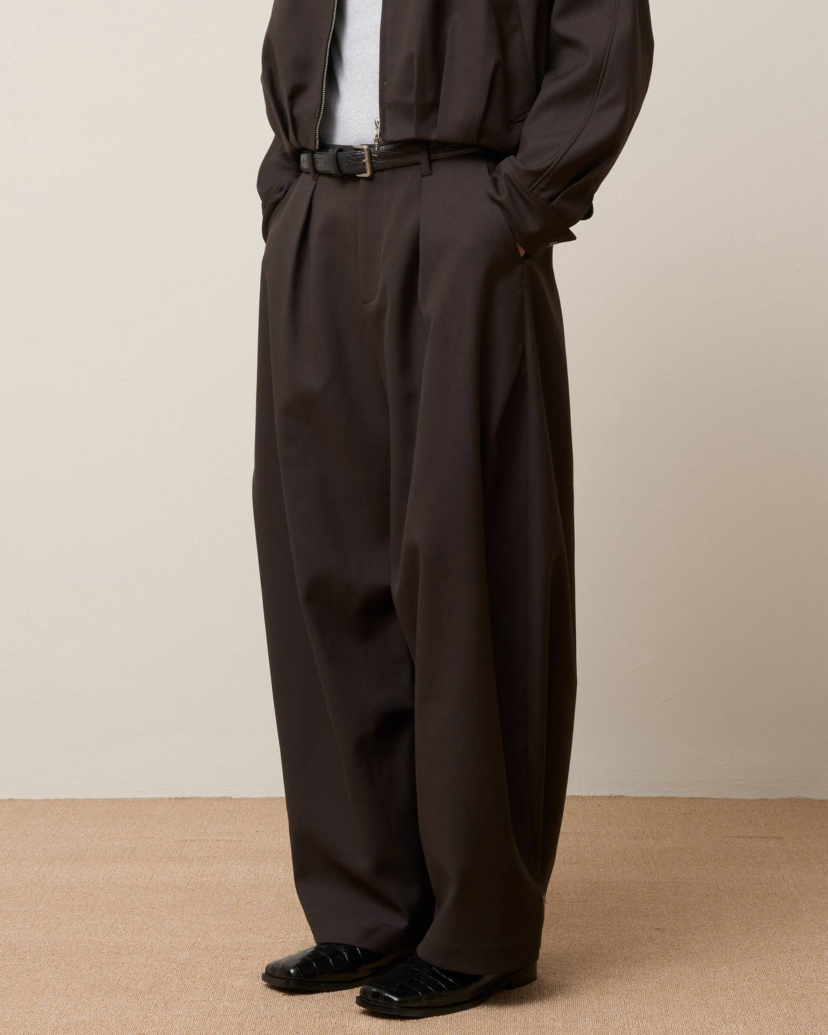 Vol.3 Ch.2 Pleated Curved Wide-Leg Trousers