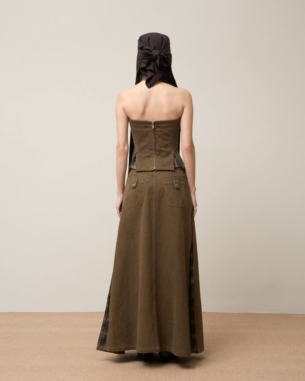 Vol.3 Ch.2 Strapless Zip-Detail Tube Top