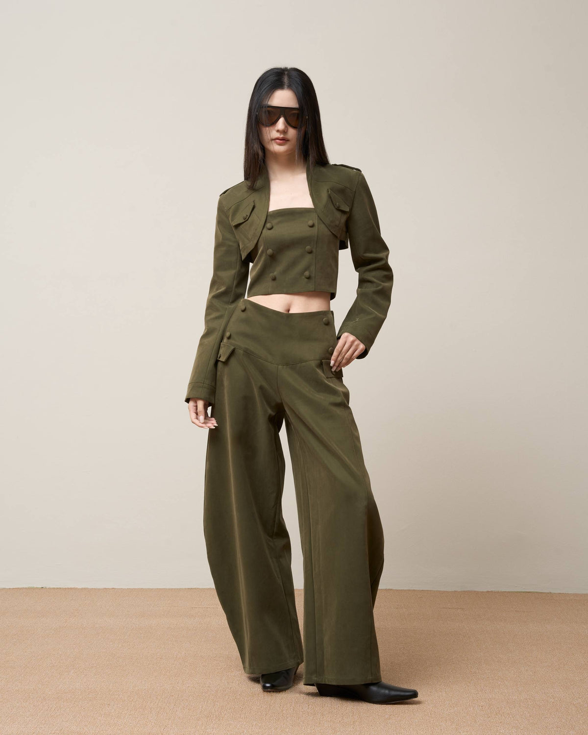 Vol.3 Ch.2 Button Barrel Leg Trousers