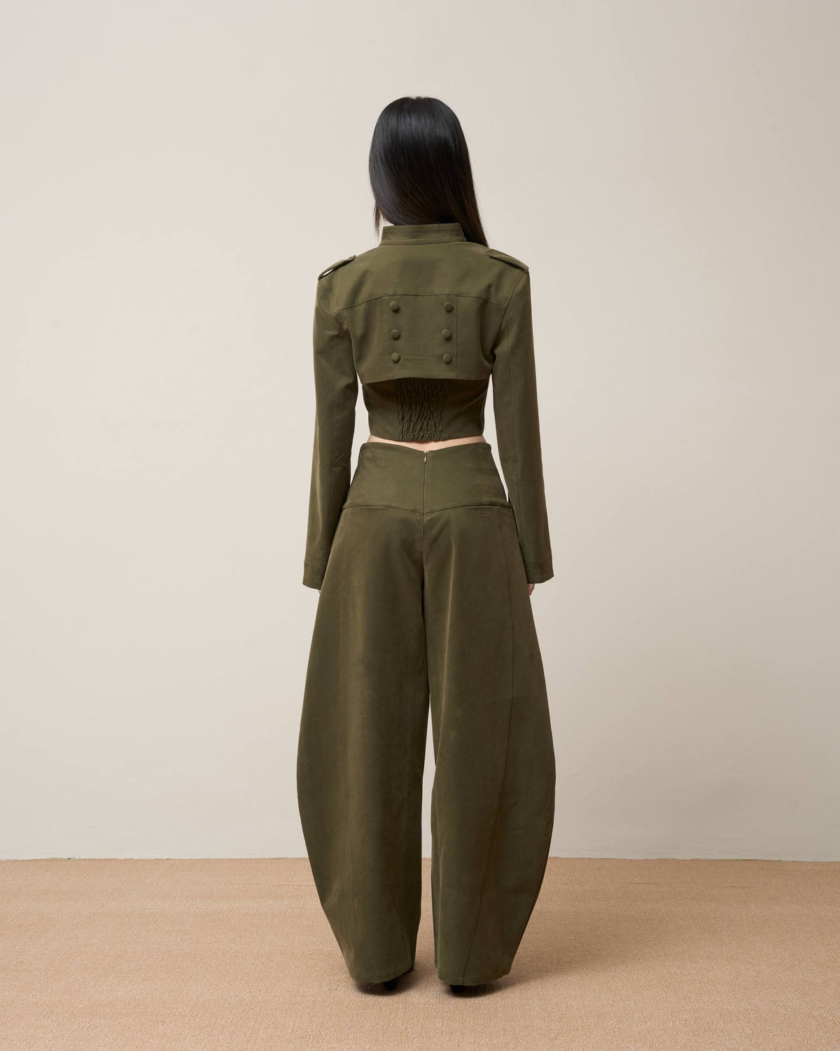 Vol.3 Ch.2 Button Barrel Leg Trousers