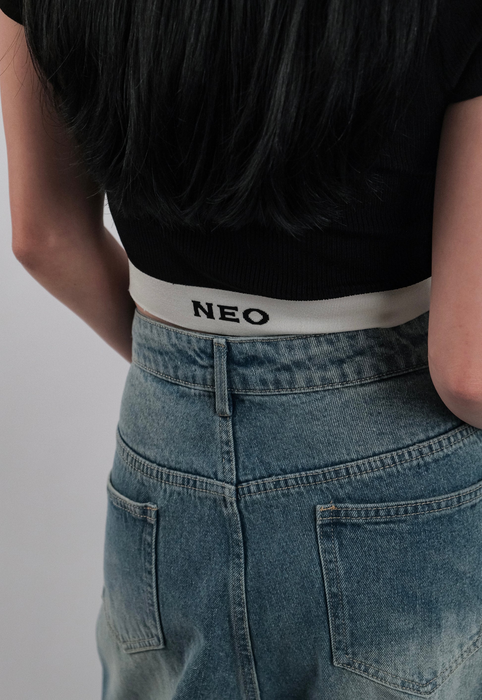 N E O Crop Top